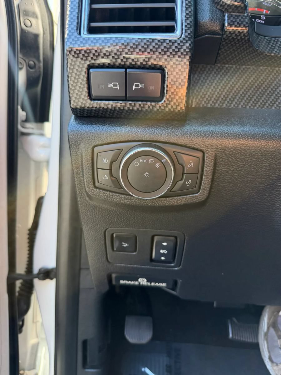 Used 2018 Ford F250 Lariat w/ Lariat Ultimate Package AWD/4WD image 19
