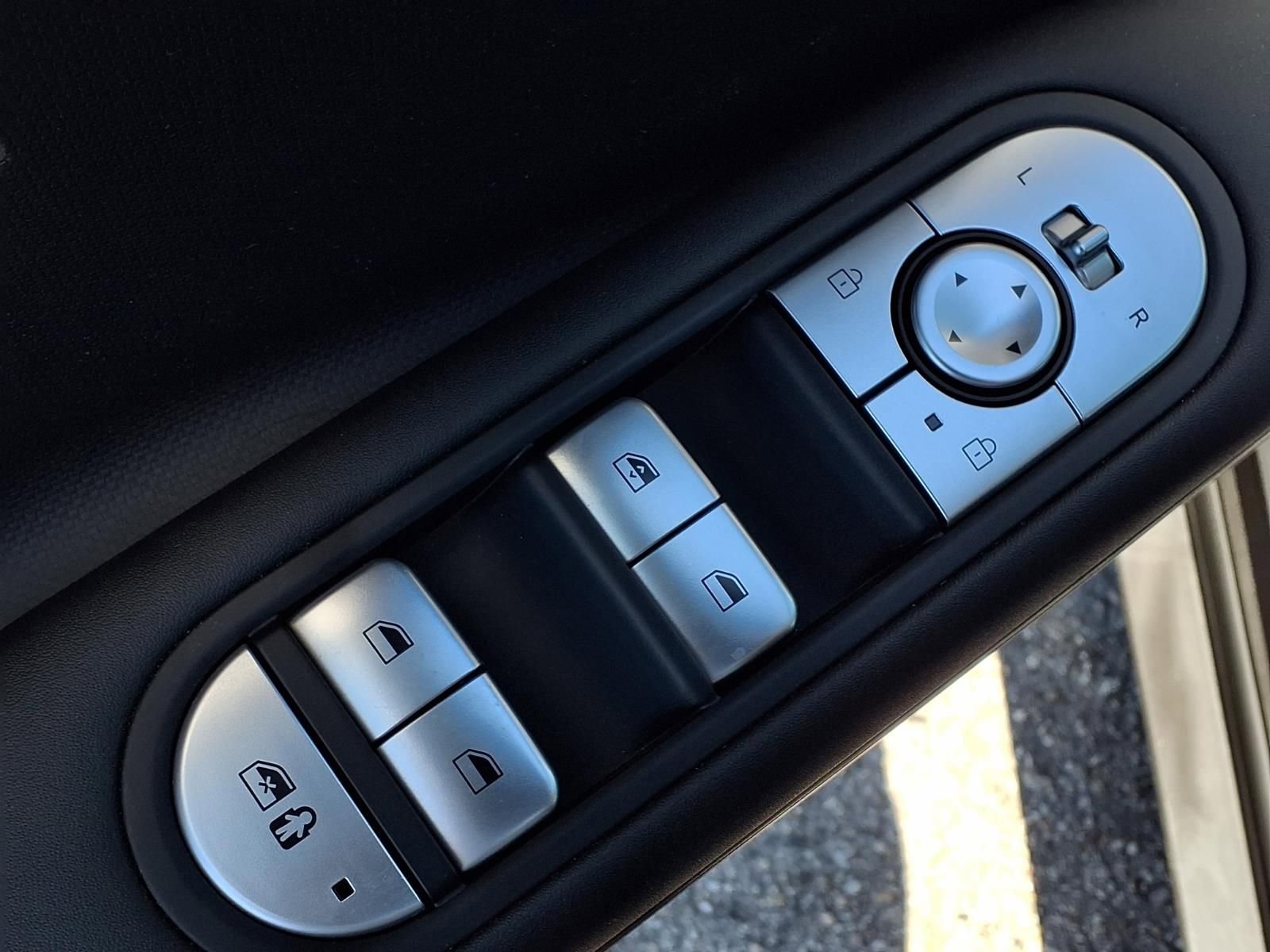 Used 2024 Hyundai Ioniq 5 SE image 16