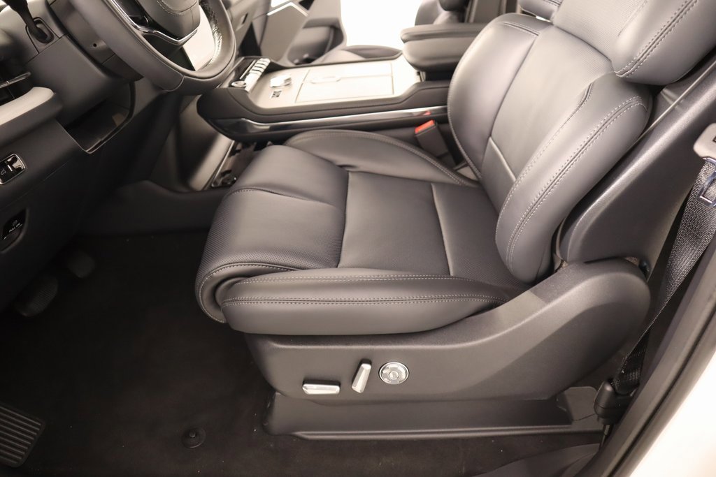 New 2025 Lincoln Navigator Reserve w/ Jet Appearance Package image 10