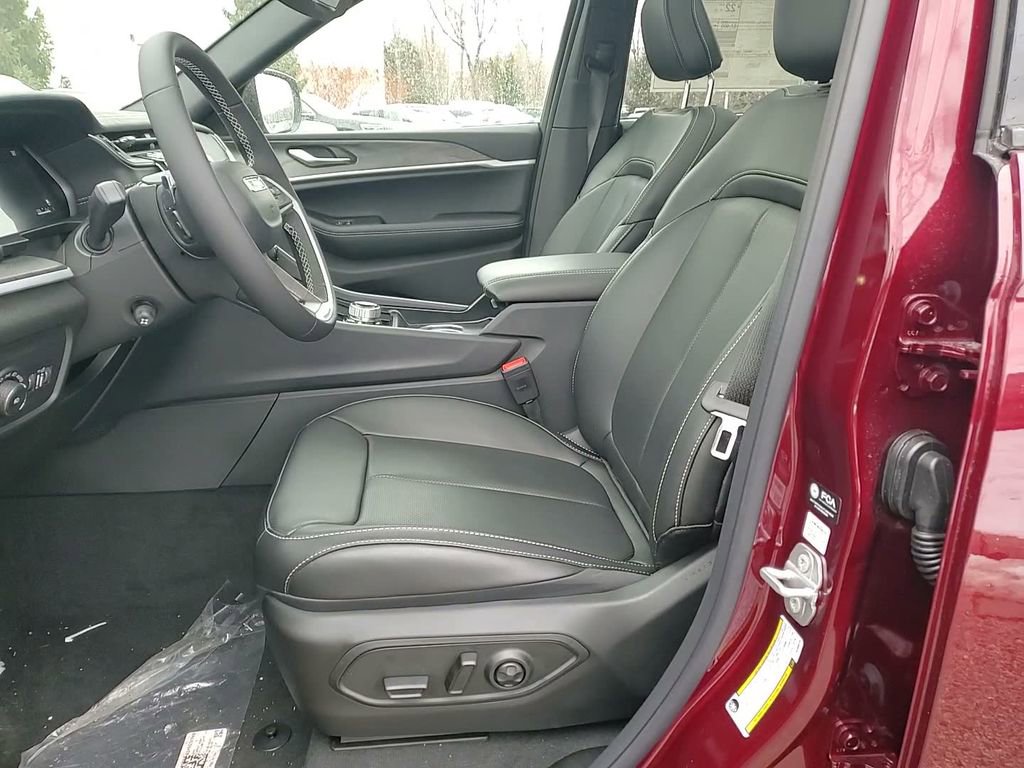 New 2025 Jeep Grand Cherokee Limited w/ Luxury Tech Group II image 22