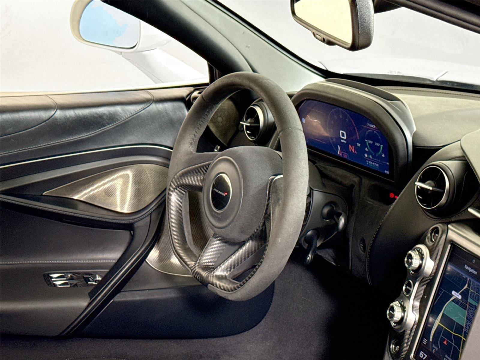 Used 2018 McLaren 720S image 25