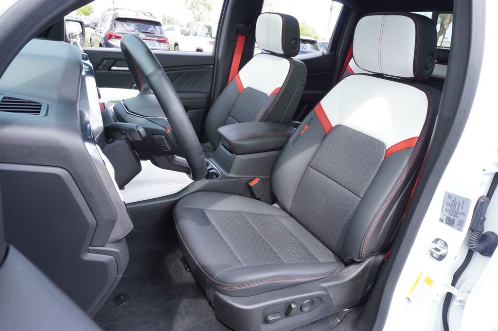 Used 2024 GMC Canyon AT4X AWD/4WD image 15