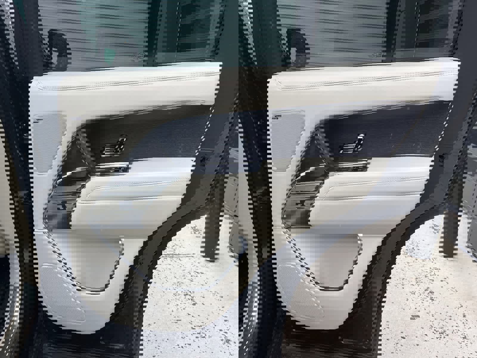 Certified 2023 Land Rover Range Rover SE image 14