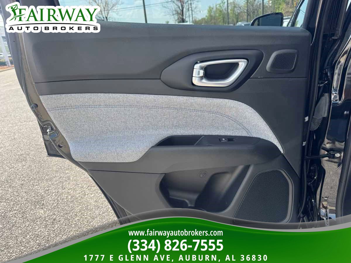 Used 2023 Jeep Compass Latitude w/ Sun and Sound Group AWD/4WD image 28