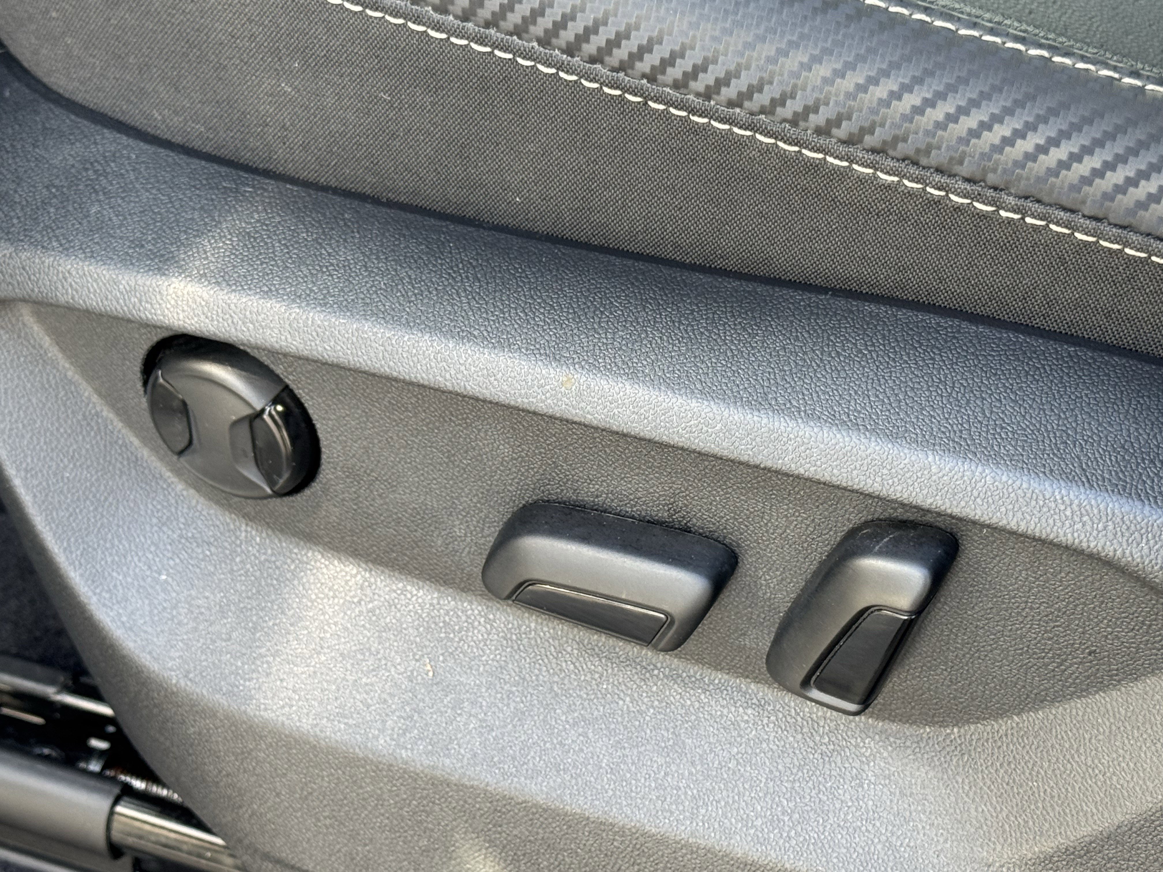 Certified 2023 Volkswagen Atlas Cross Sport SE w/ Black Wheel Package image 18