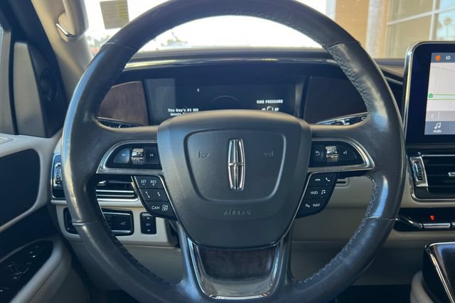 Used 2019 Lincoln Navigator Select w/ Technology Package RWD image 28
