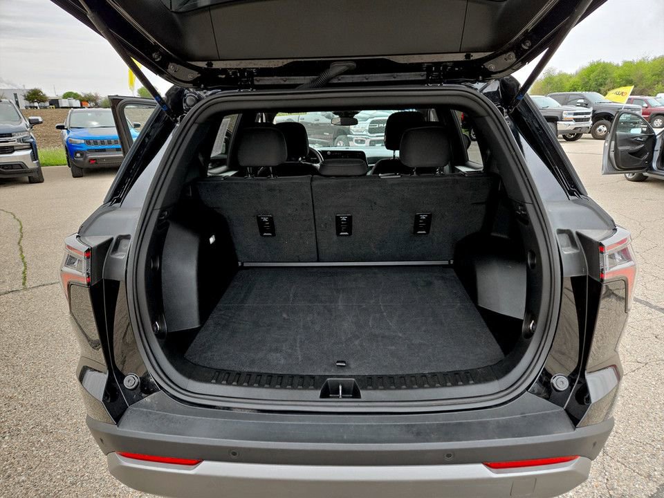 Used 2025 Chevrolet Equinox LT FWD image 31