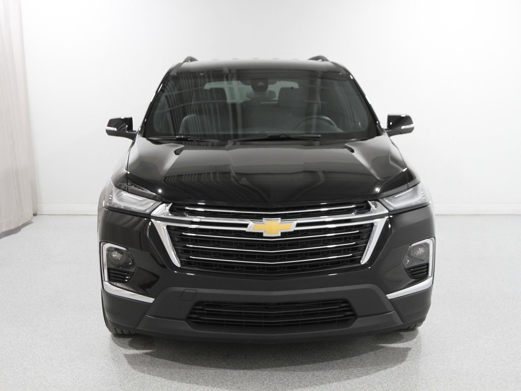 Used 2023 Chevrolet Traverse LT image 2