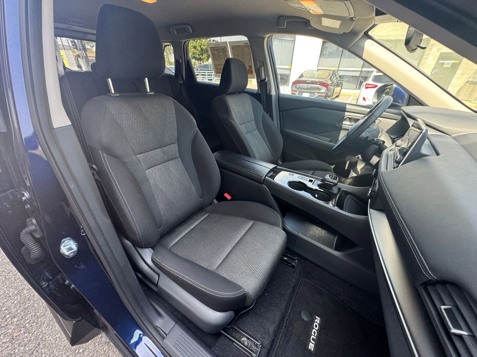 Used 2025 Nissan Rogue SV FWD image 38