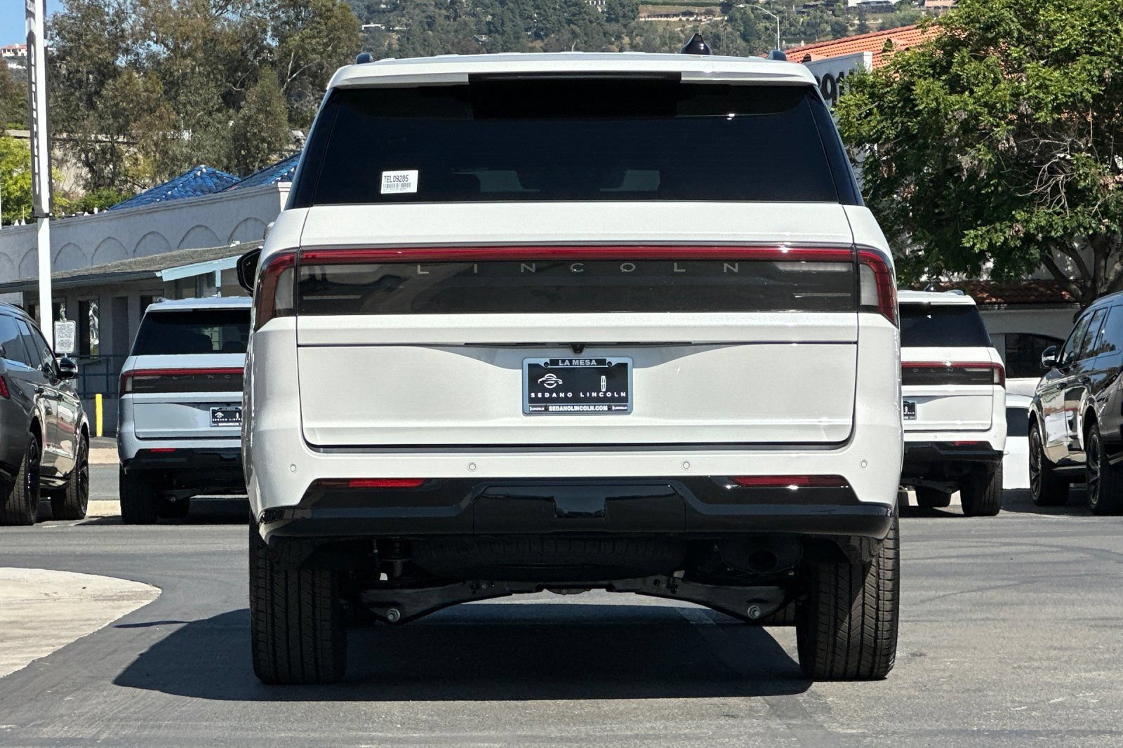 New 2026 Lincoln Navigator L Reserve w/ Jet Appearance Package AWD/4WD image 4