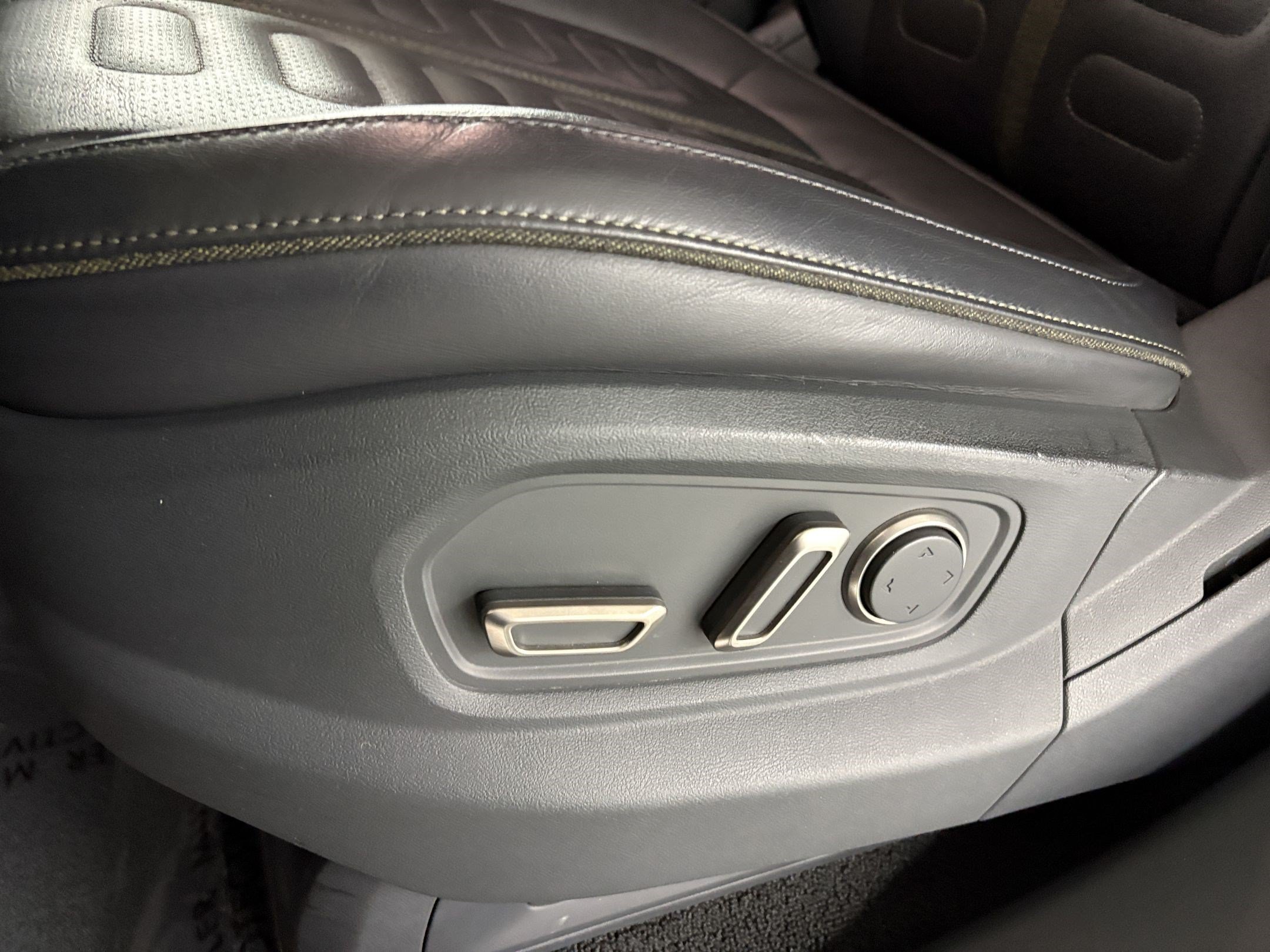 Used 2022 Rivian R1S Launch Edition Quad AWD/4WD image 15