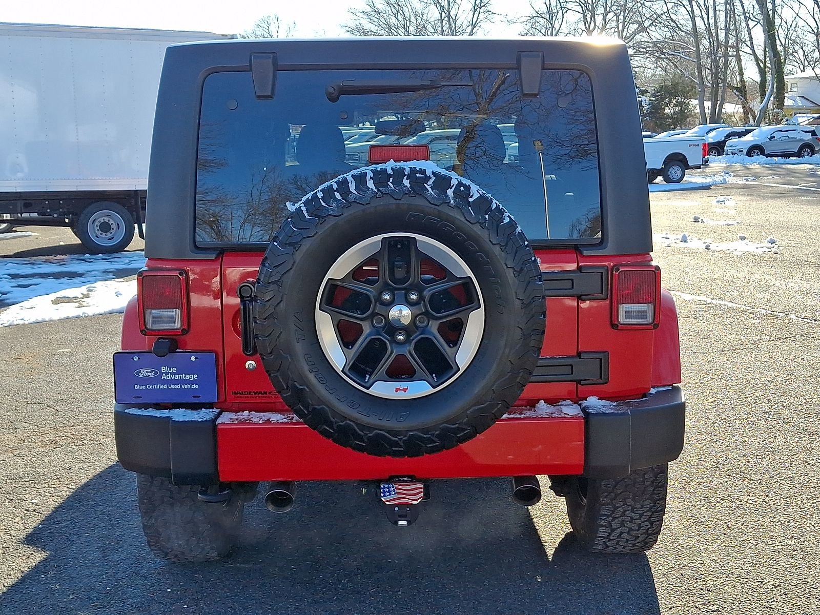 Used 2017 Jeep Wrangler Unlimited Sahara w/ Connectivity Group image 6