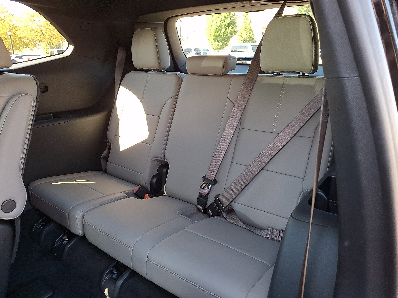 Used 2026 GMC Acadia Elevation w/ Elevation Premium Package FWD image 10