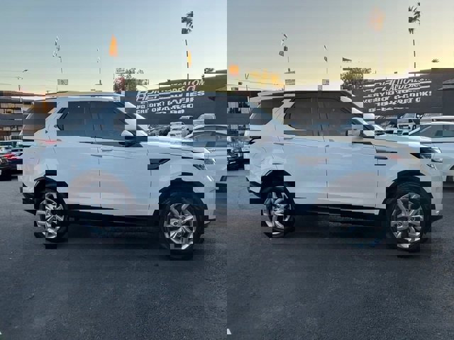 Used 2017 Land Rover Discovery SE image 23