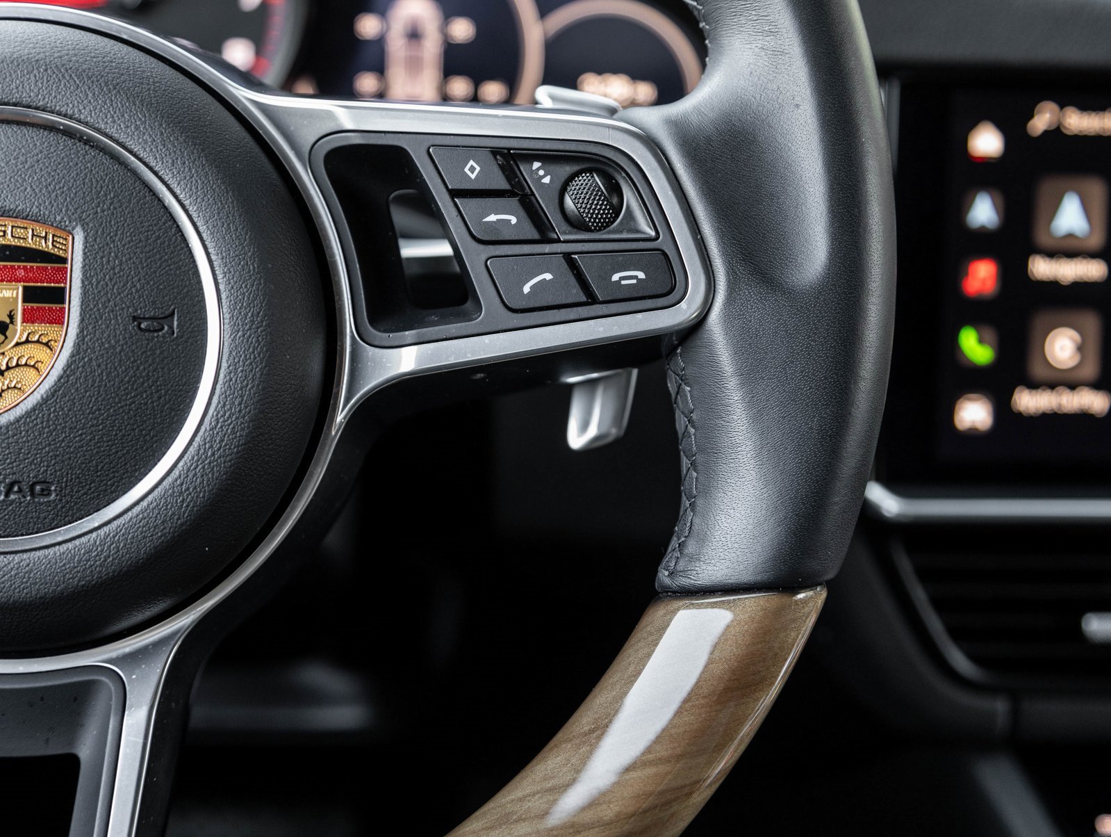 Certified 2023 Porsche Cayenne Platinum Edition image 16