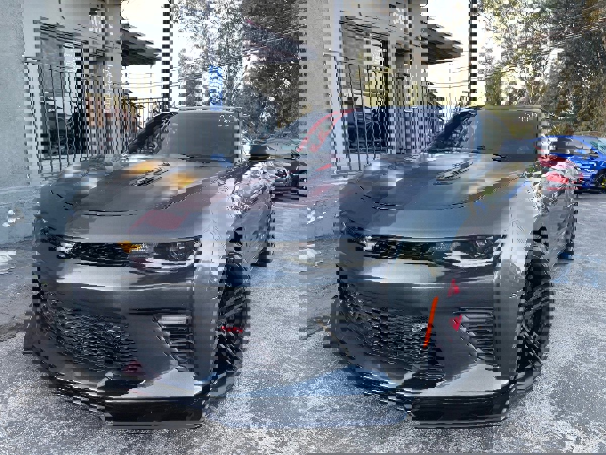 Used 2018 Chevrolet Camaro SS image 1