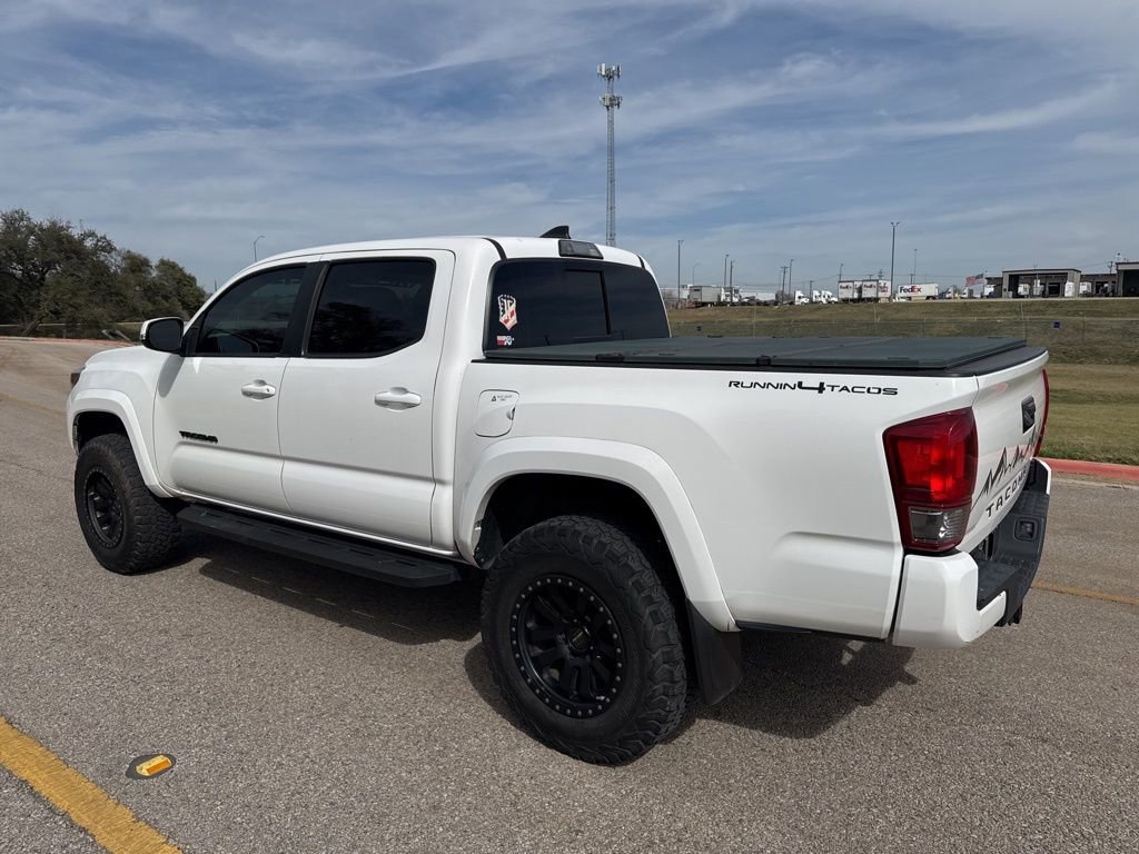 Used 2017 Toyota Tacoma TRD Sport w/ Tow Package (A/T) image 6