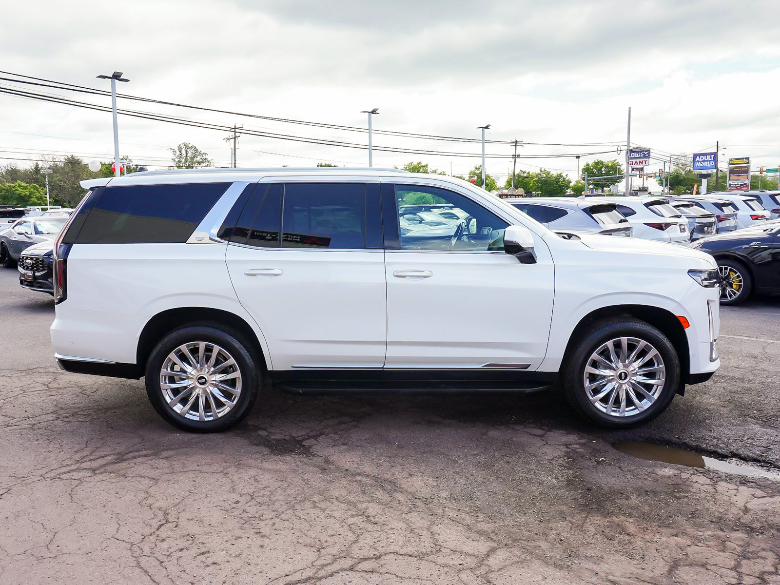 Used 2023 Cadillac Escalade Premium Luxury AWD/4WD image 7