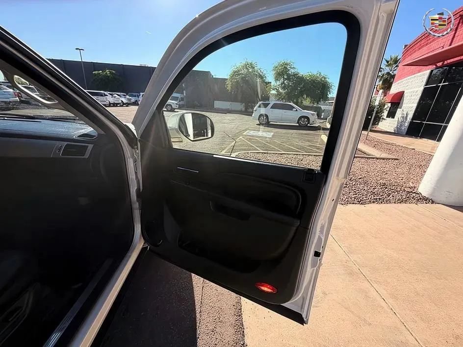 Used 2013 Cadillac Escalade Premium RWD image 15