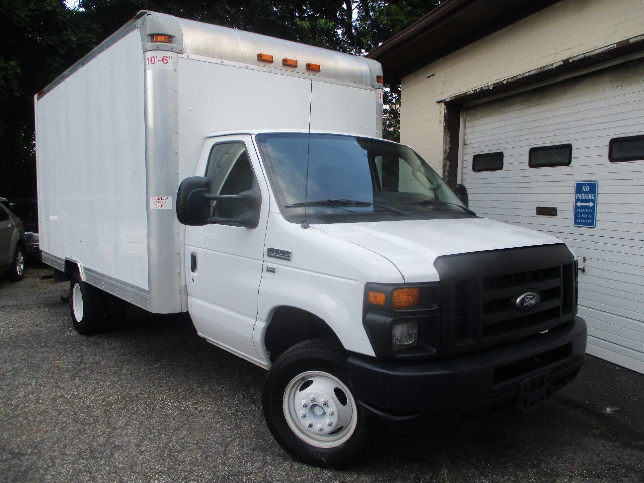 Used 2016 Ford E-350 and Econoline 350 Super Duty w/ Power Windows & Locks Group image 2