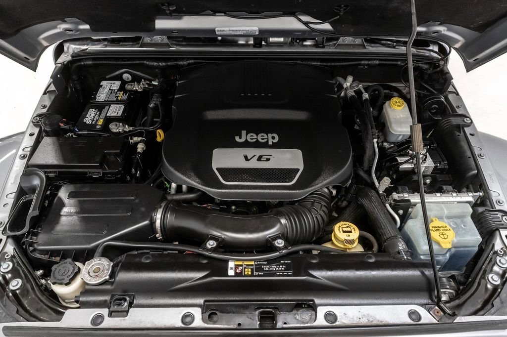 Used 2018 Jeep Wrangler Unlimited Sahara w/ Connectivity Group image 3