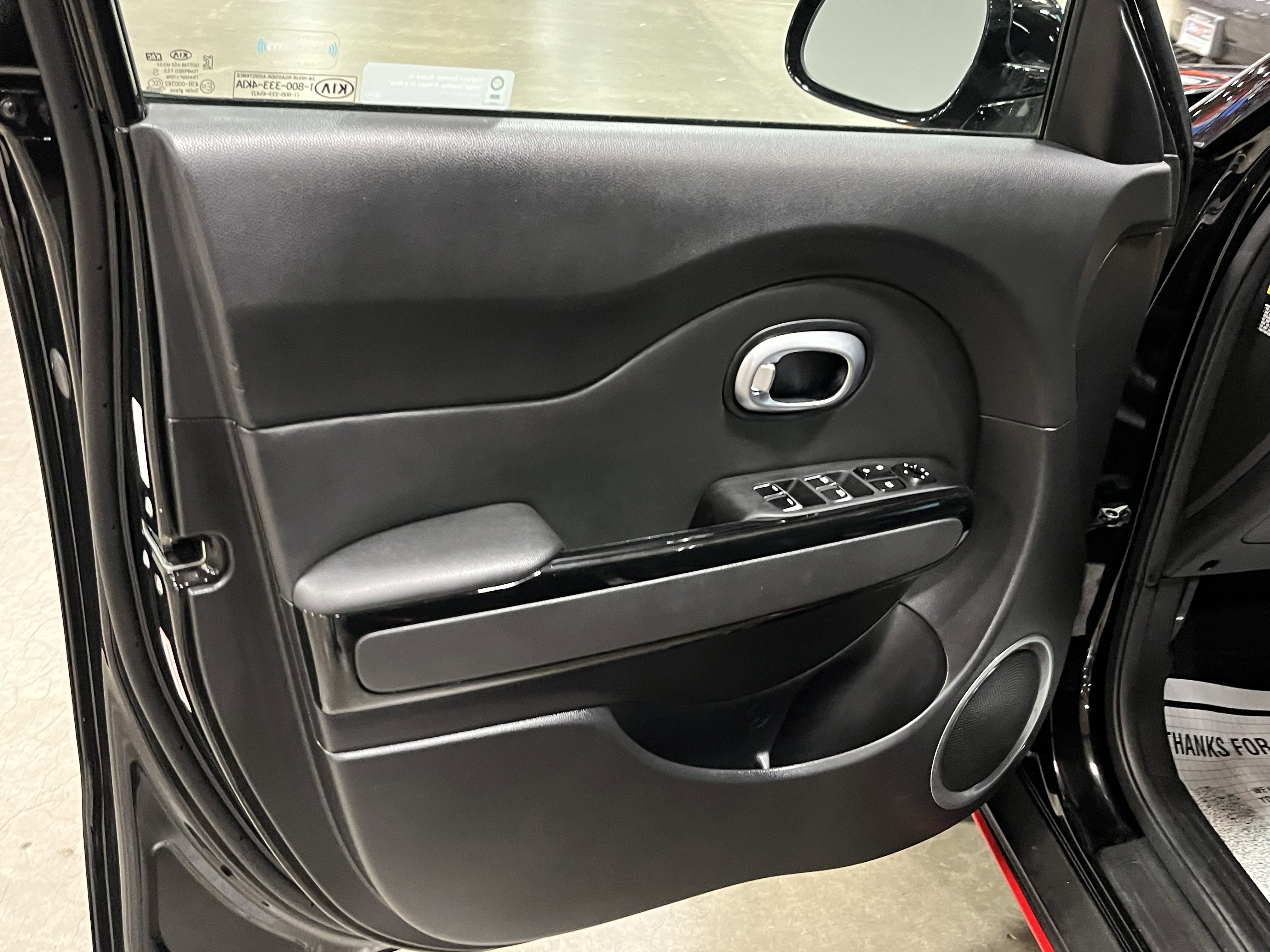Used 2019 Kia Soul ! FWD image 15