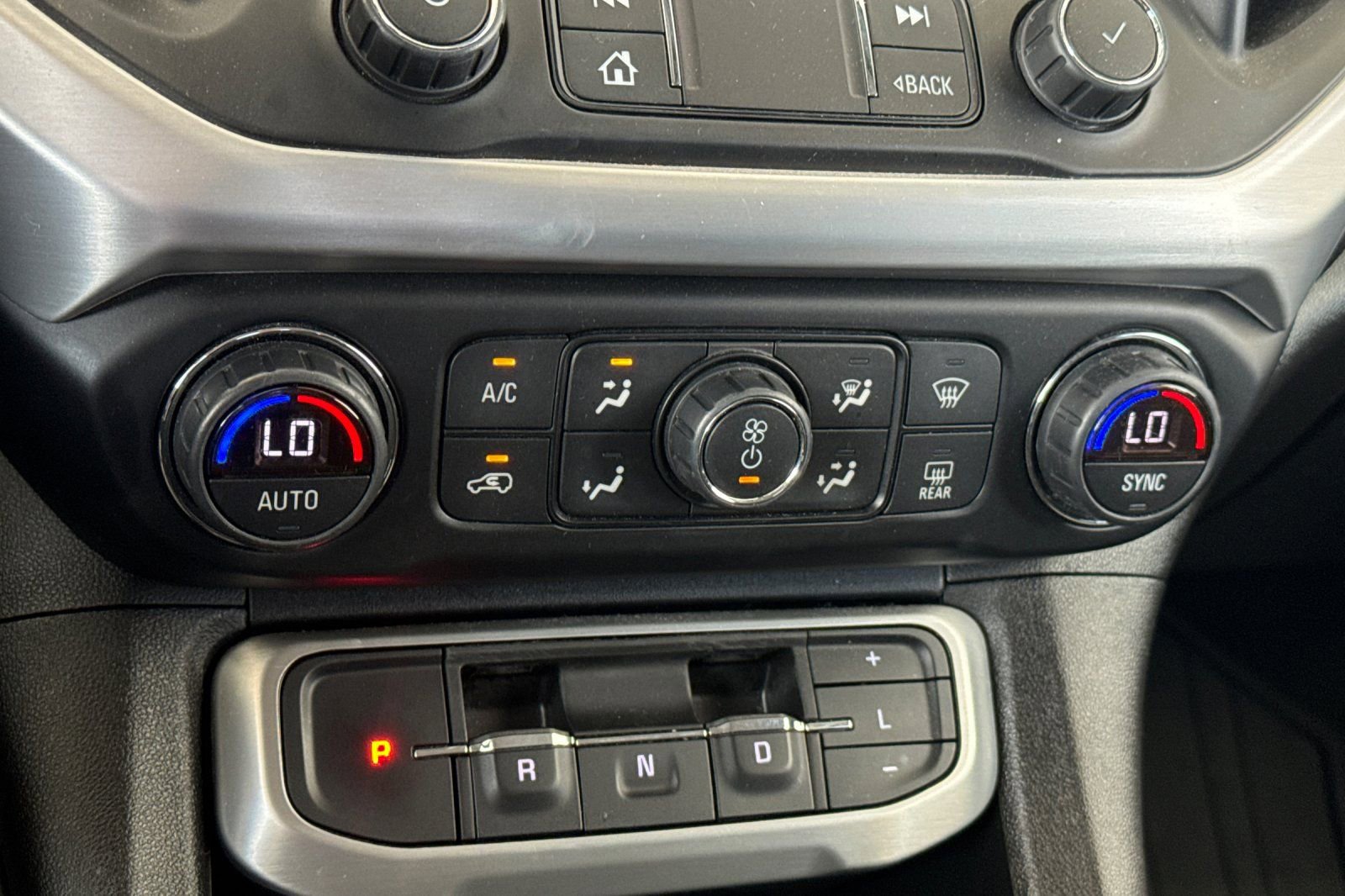 Used 2020 GMC Acadia SLE w/ Driver Convenience Package FWD image 29