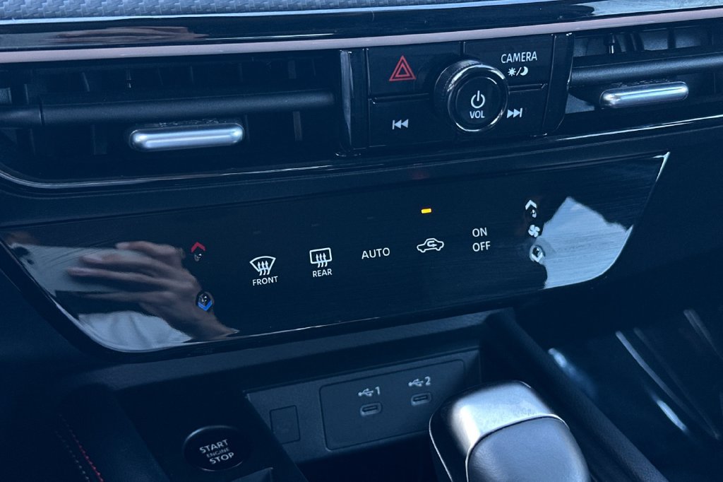 Certified 2025 Nissan Kicks SR FWD image 20