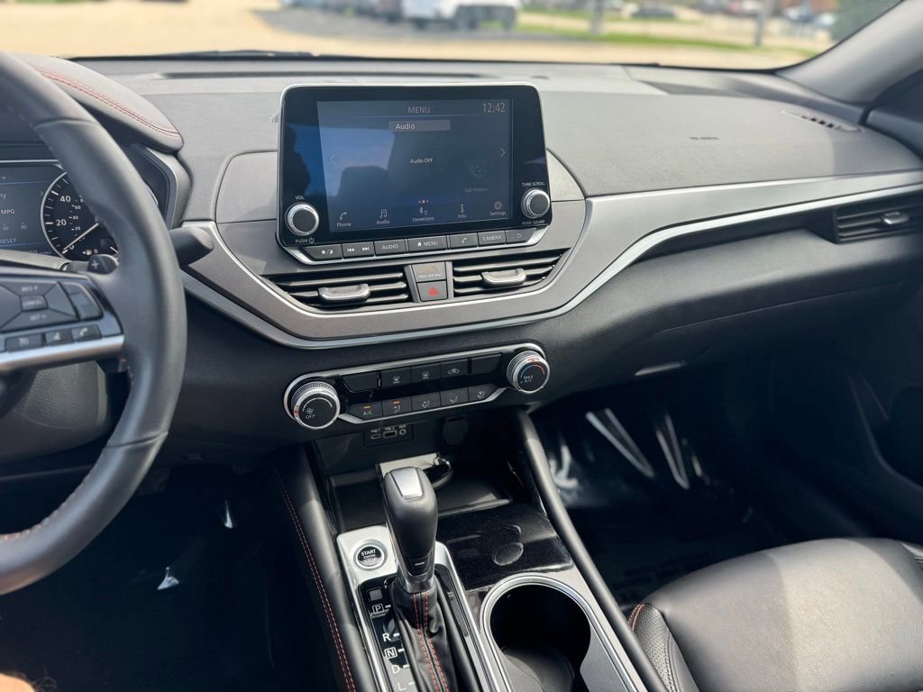 Used 2023 Nissan Altima 2.5 SR FWD image 2