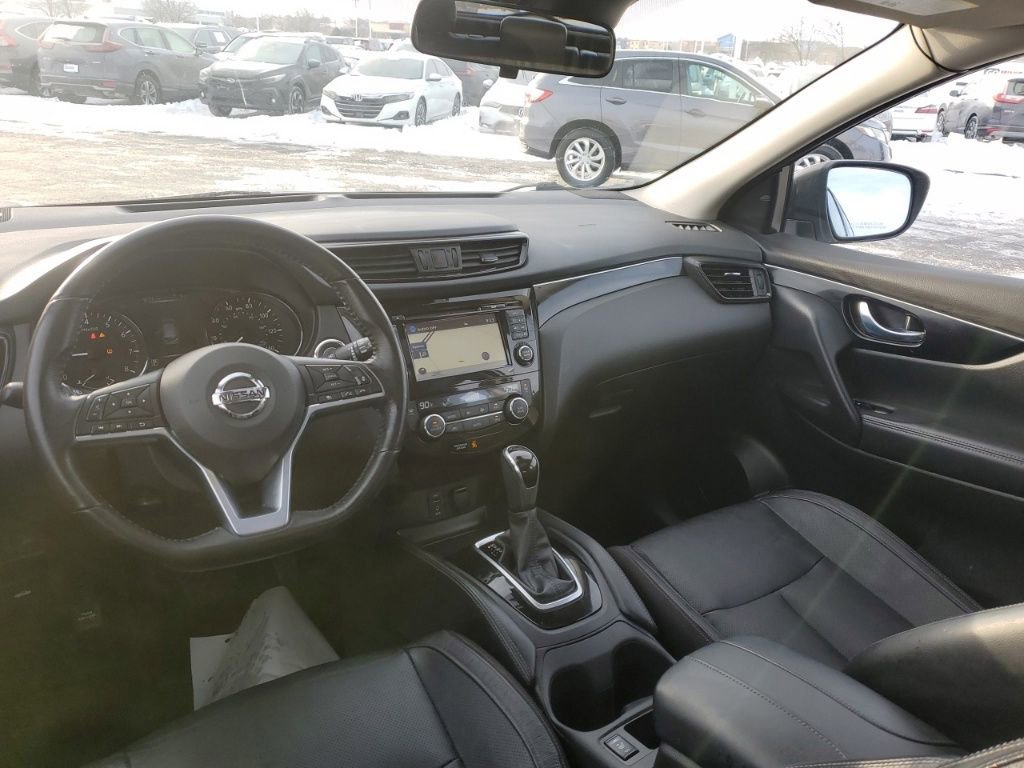 Used 2017 Nissan Rogue Sport SL w/ SL Premium Package image 28