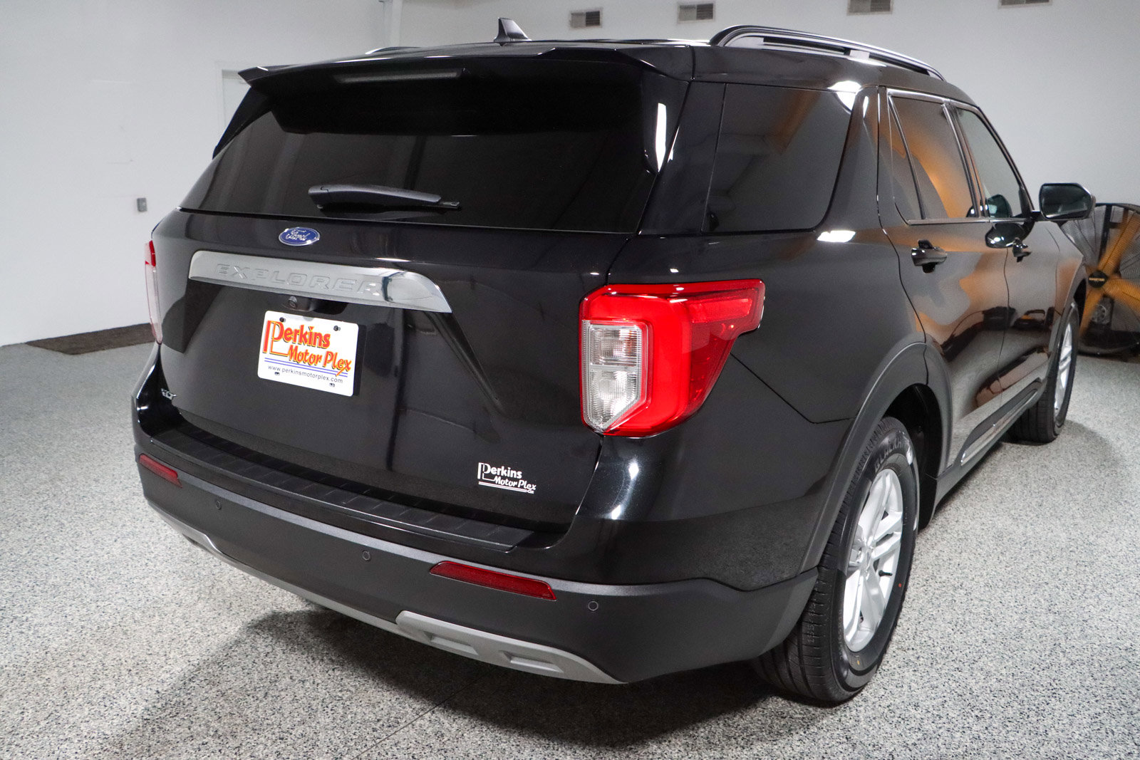 Used 2023 Ford Explorer XLT w/ Equipment Group 202A RWD image 7
