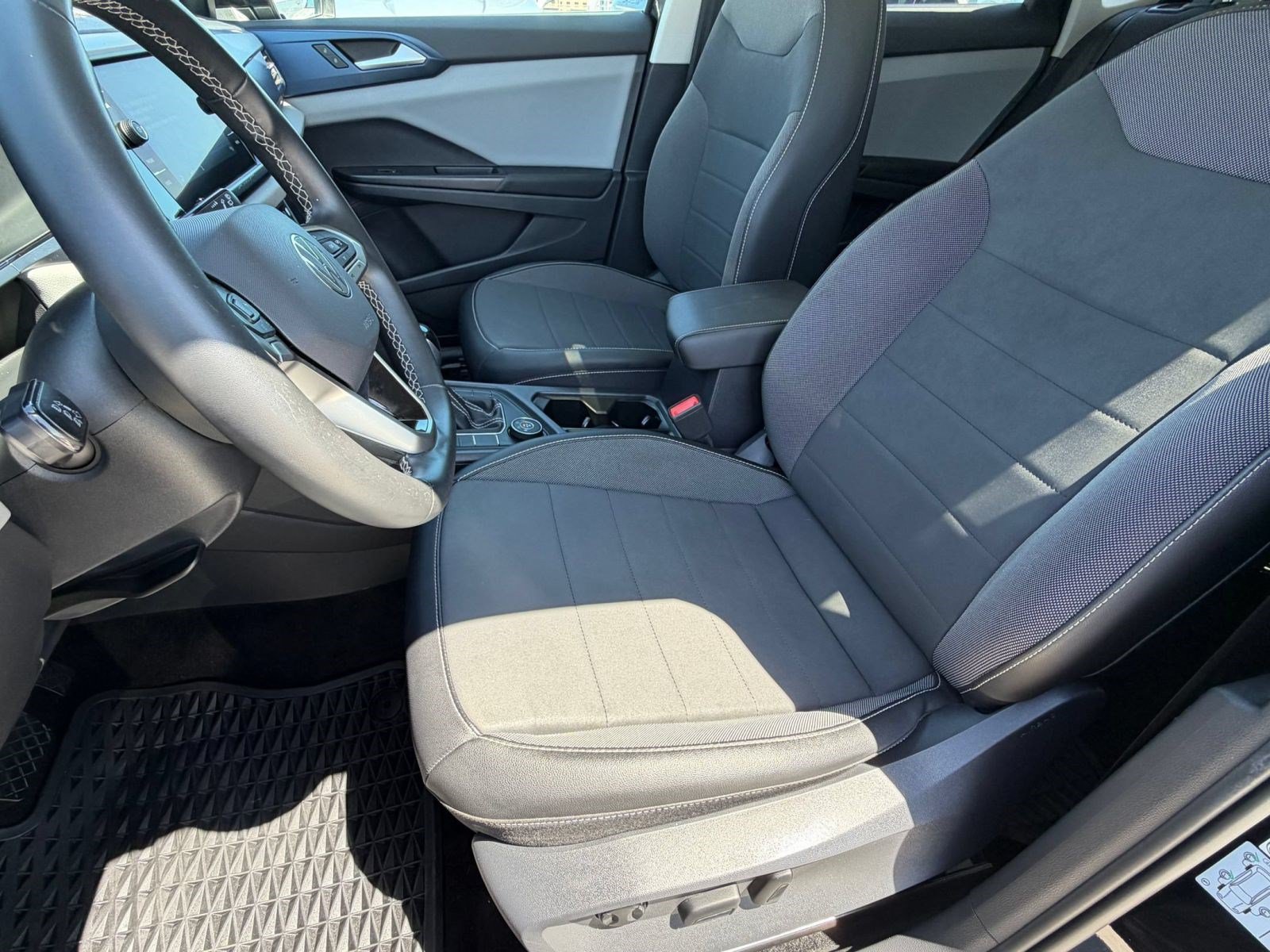 Certified 2022 Volkswagen Taos SE FWD image 5
