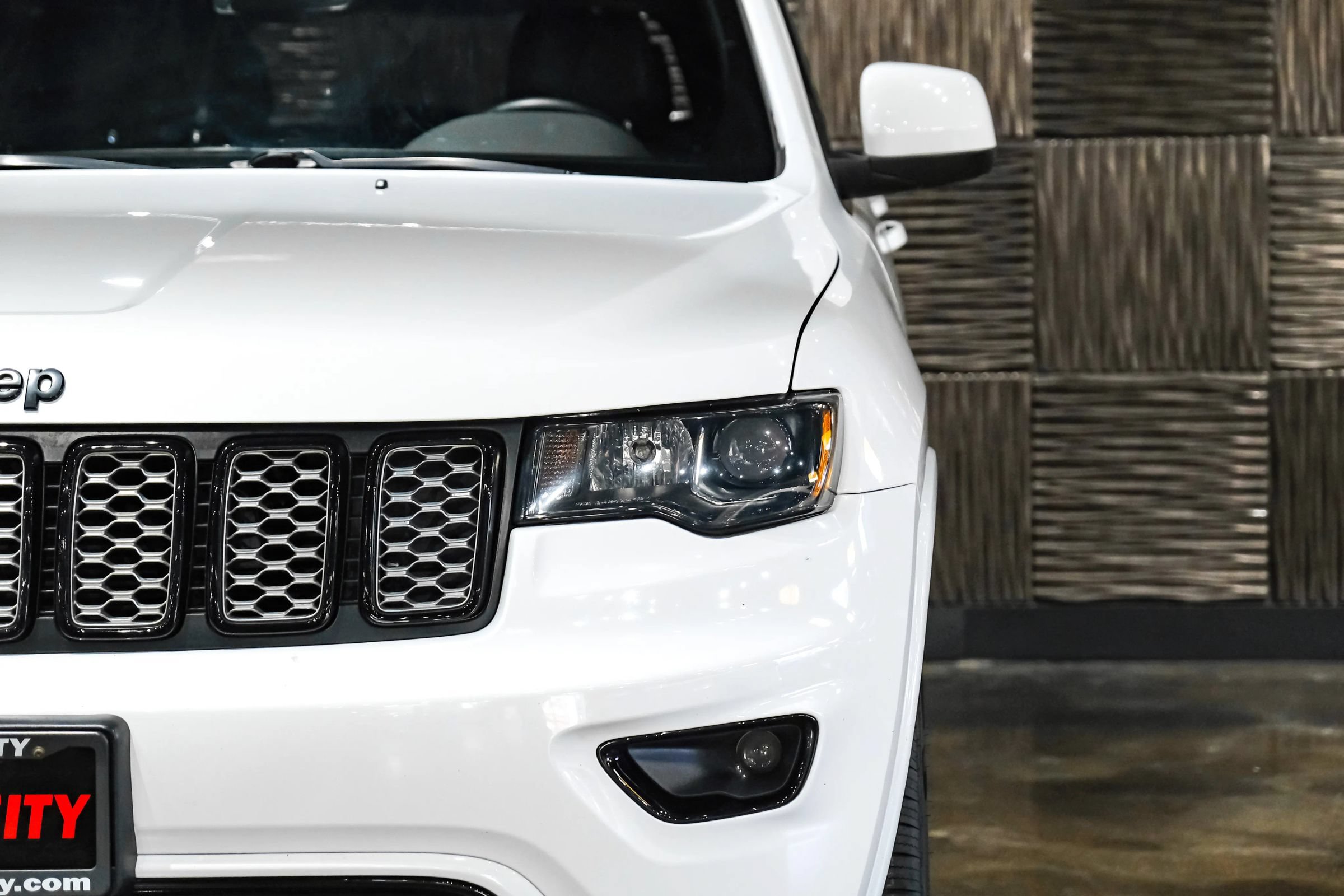Used 2018 Jeep Grand Cherokee Altitude AWD/4WD image 45