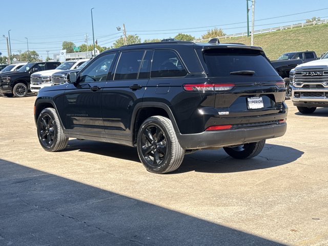 Used 2023 Jeep Grand Cherokee Altitude AWD/4WD image 7