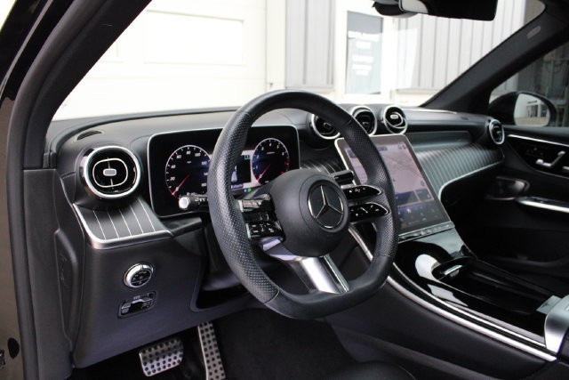 Used 2023 Mercedes-Benz GLC 300 4MATIC image 2
