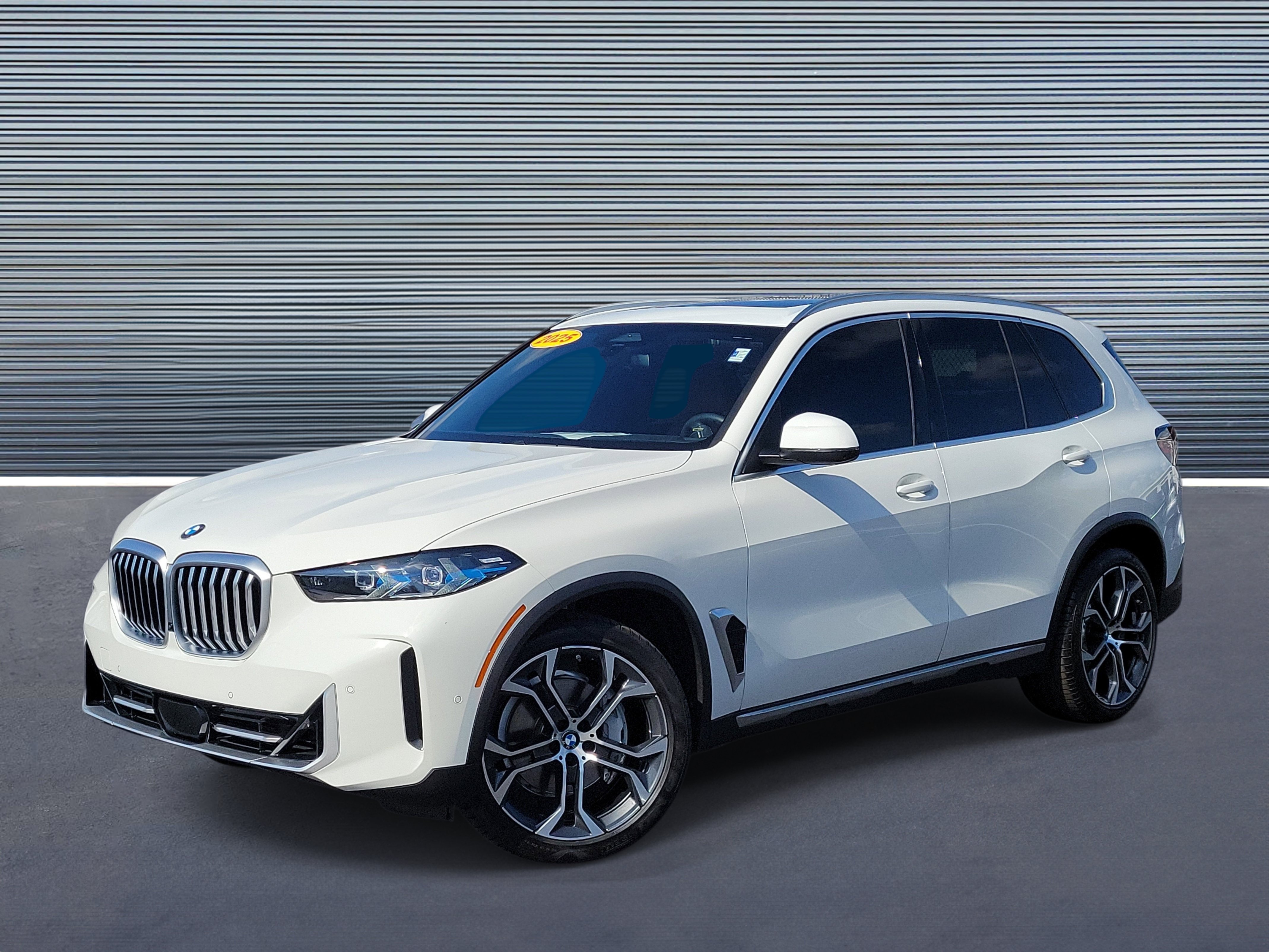 Used 2025 BMW X5 sDrive40i w/ Parking Assistance Package RWD image 1