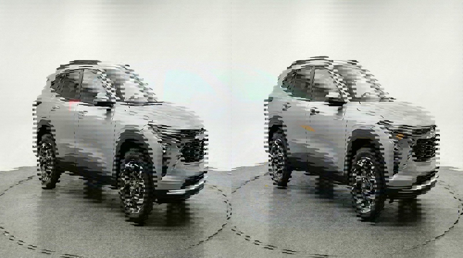 Used 2025 Chevrolet Trax LT image 1