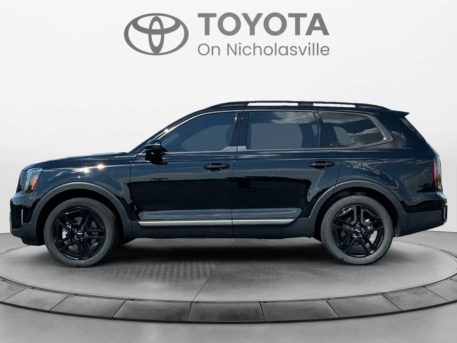 Used 2023 Kia Telluride EX X-Line AWD/4WD image 2