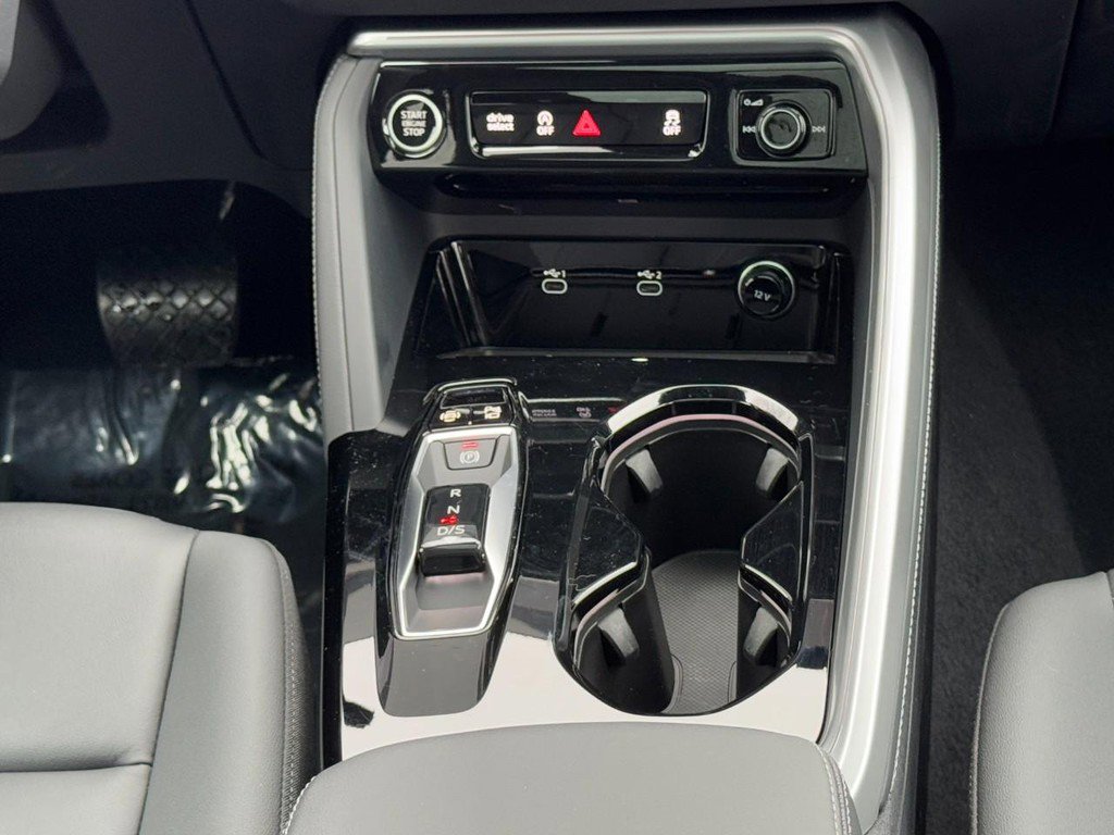 Used 2025 Audi Q5 Premium w/ Convenience Package image 14