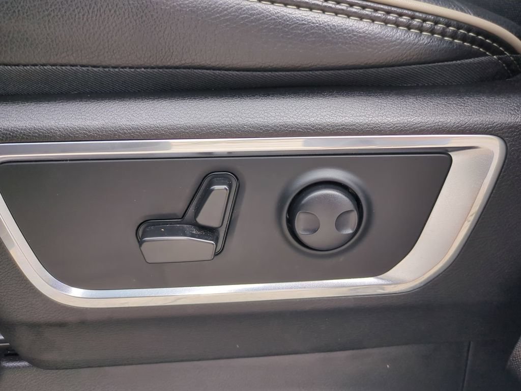 Used 2024 RAM 1500 Laramie AWD/4WD image 22
