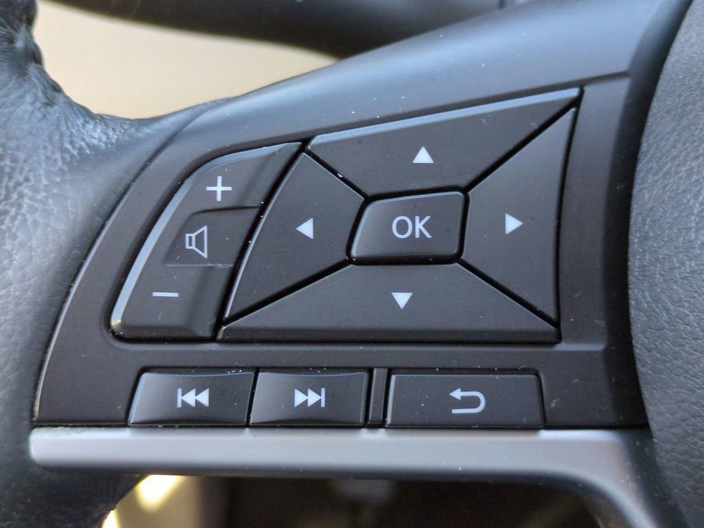 Used 2017 Nissan Rogue SV w/ SV Premium Package image 26