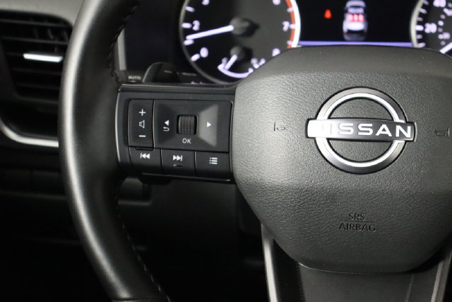 Used 2025 Nissan Rogue SV FWD image 8