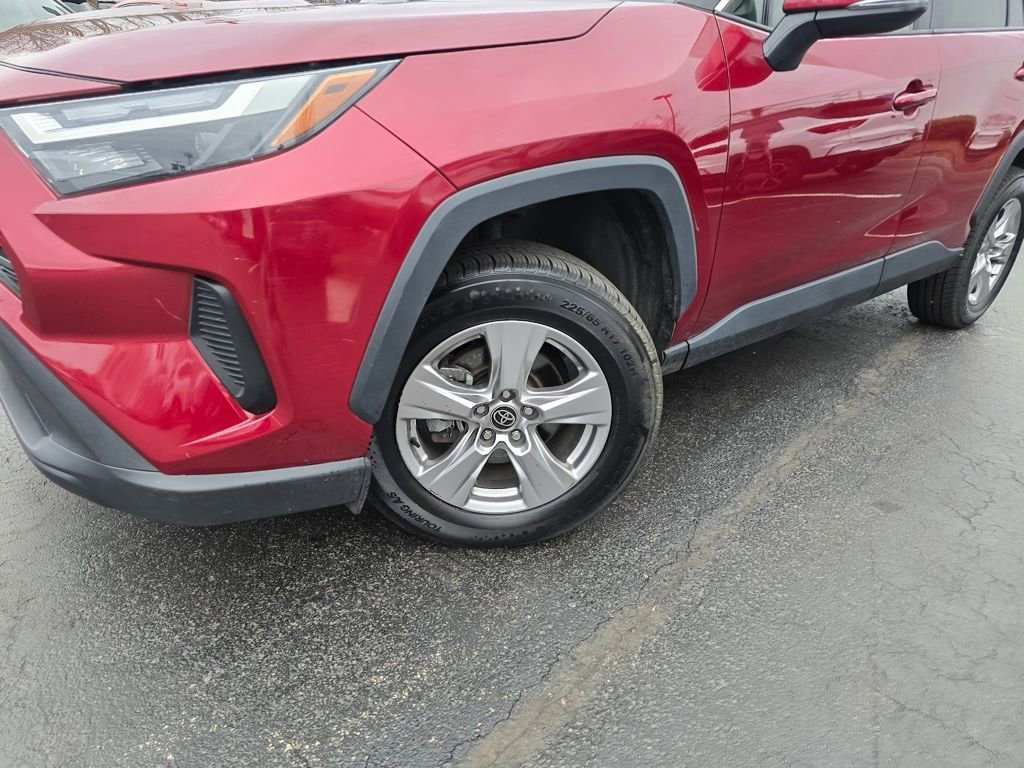 Used 2023 Toyota RAV4 XLE AWD/4WD image 2