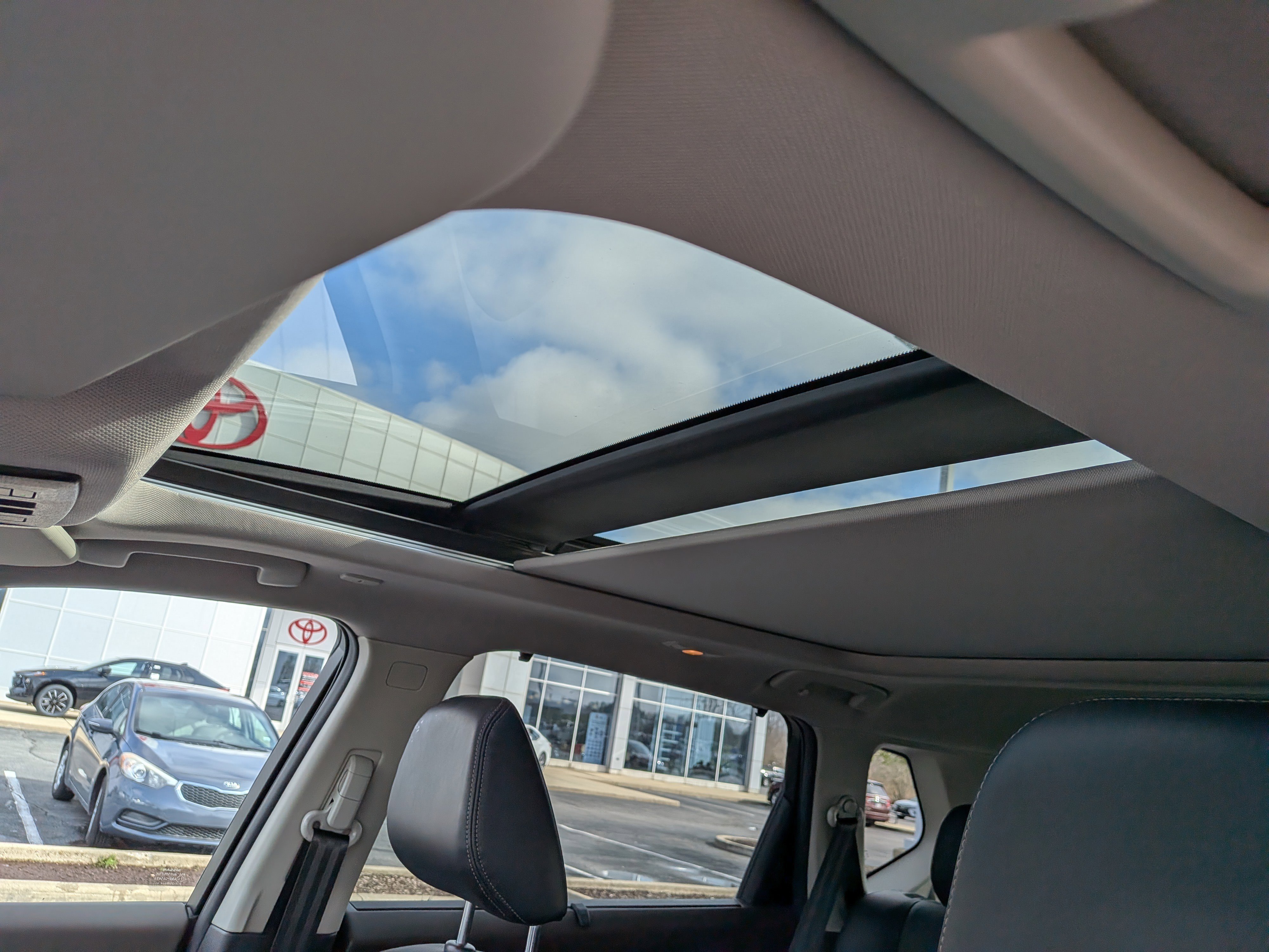 Used 2022 Nissan Rogue Platinum w/ Head-Up Display Package AWD/4WD image 17