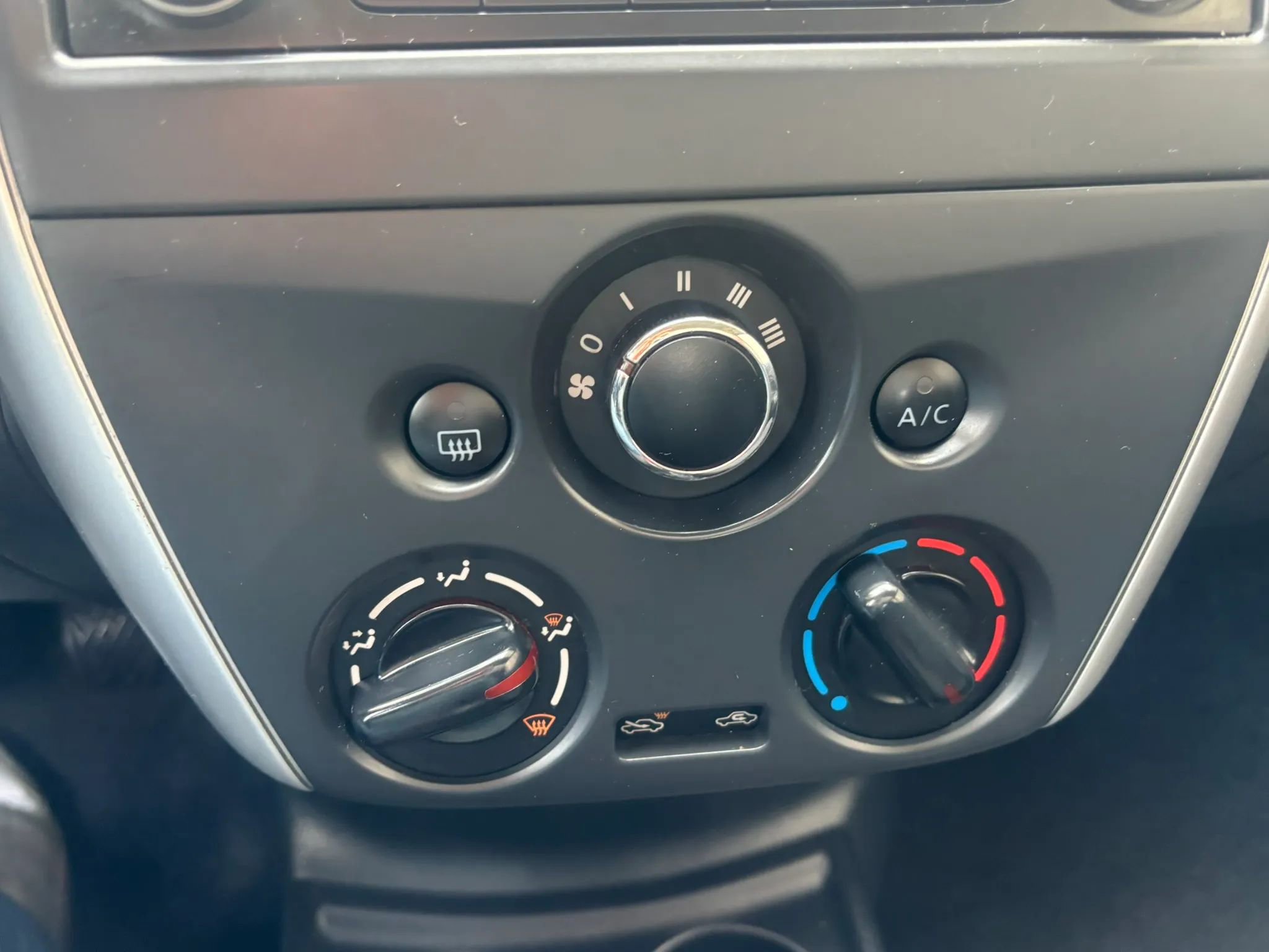 Used 2015 Nissan Versa Note S FWD image 22