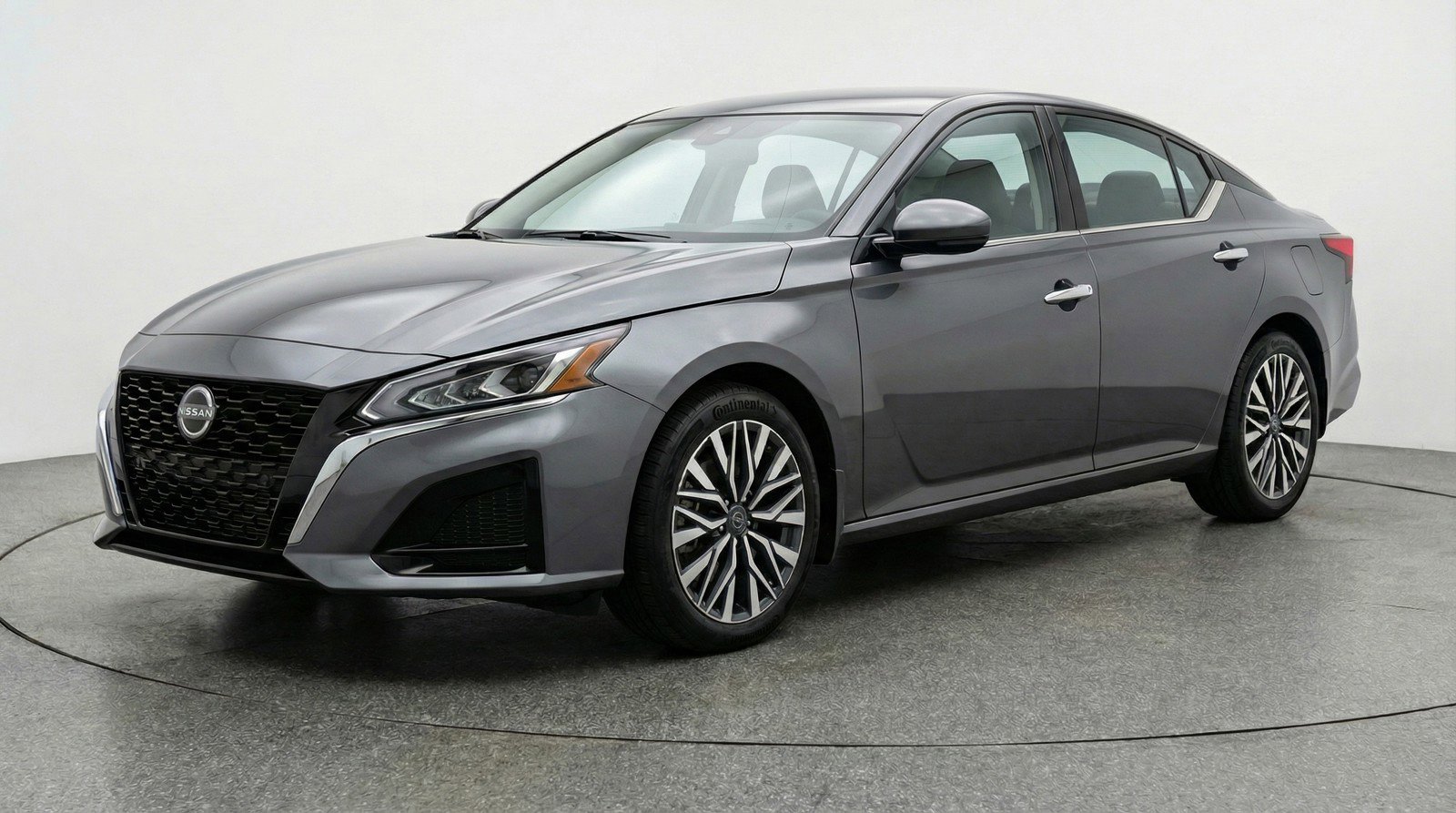 Used 2025 Nissan Altima 2.5 SV FWD image 3