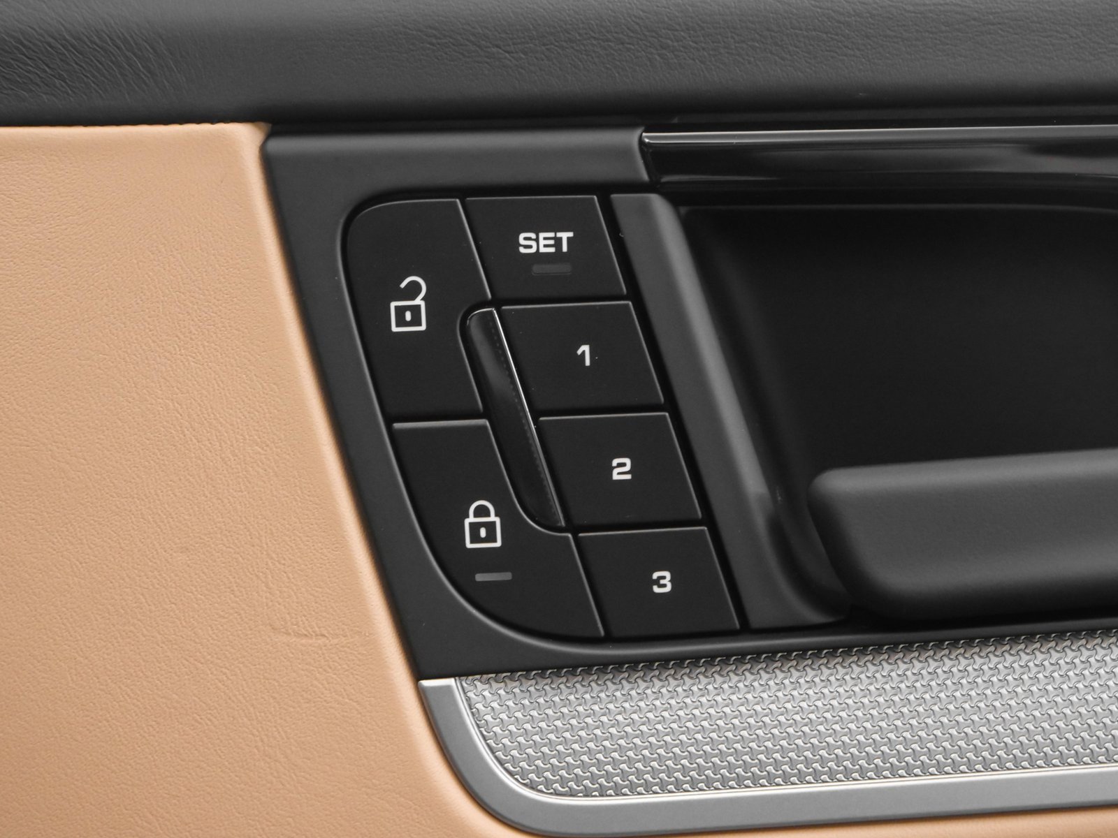 Used 2025 Porsche Cayenne image 19