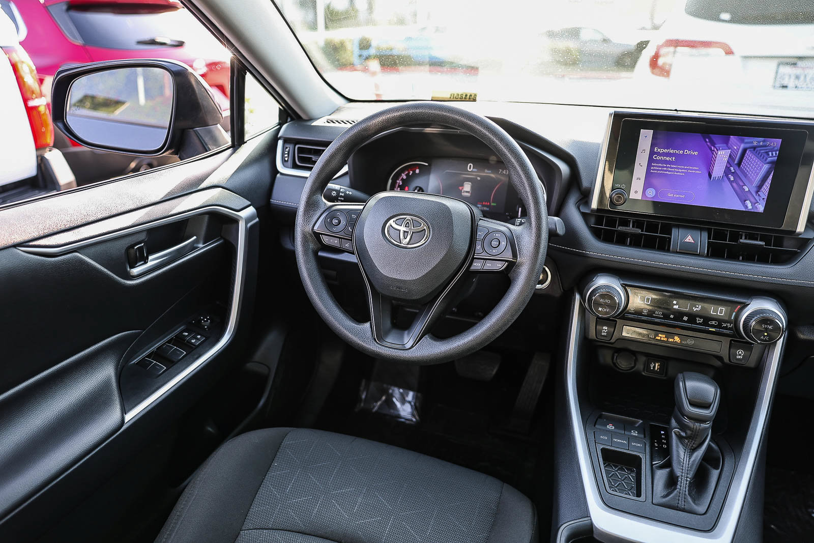 Used 2025 Toyota RAV4 XLE FWD image 5