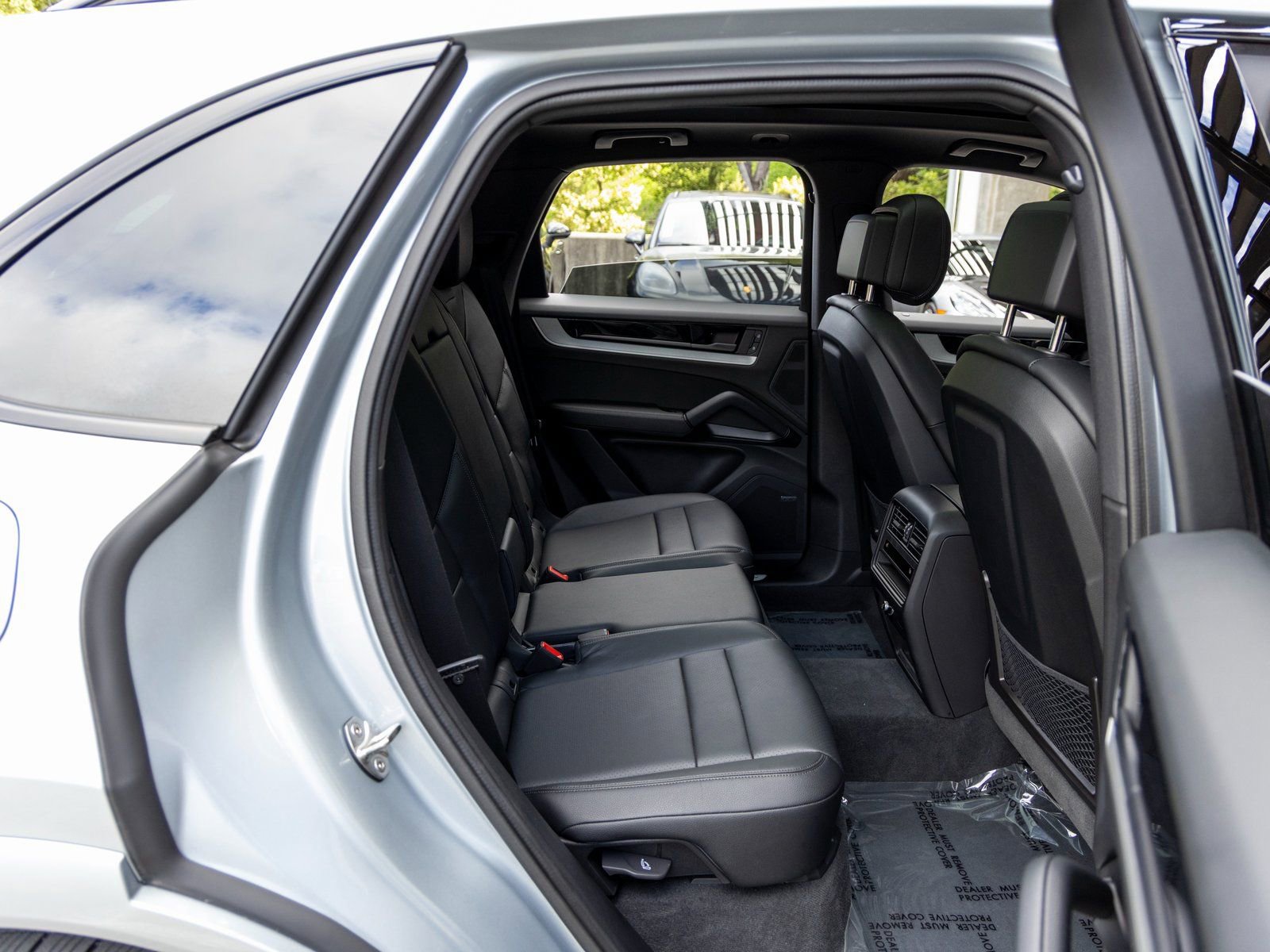 Certified 2025 Porsche Cayenne image 47