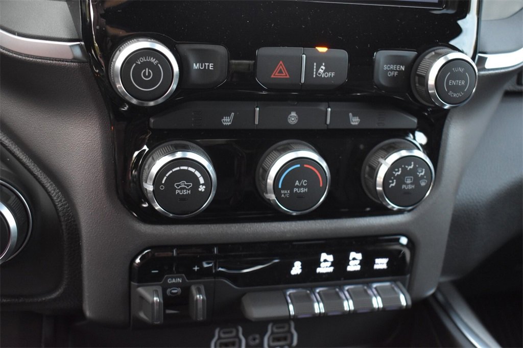 New 2026 RAM 1500 4x4 Crew Cab image 33